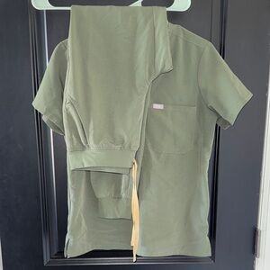 Green Scrub Set with Yellow Drawstring